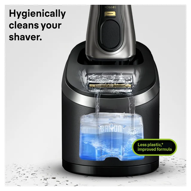 Braun Series 9 Pro+ Rasierer in Reinigungsstation, hygienisch reinigend mit verbesserter Formel.