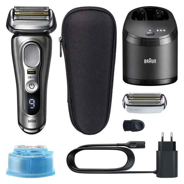 Braun Series 9 Pro Rasierer Set mit Reinigungs-/Ladestation und weiterem Zubehör.